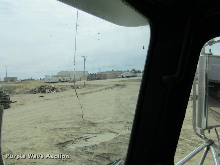 image for item DE6683 1995 Freightliner FLD112 semi truck