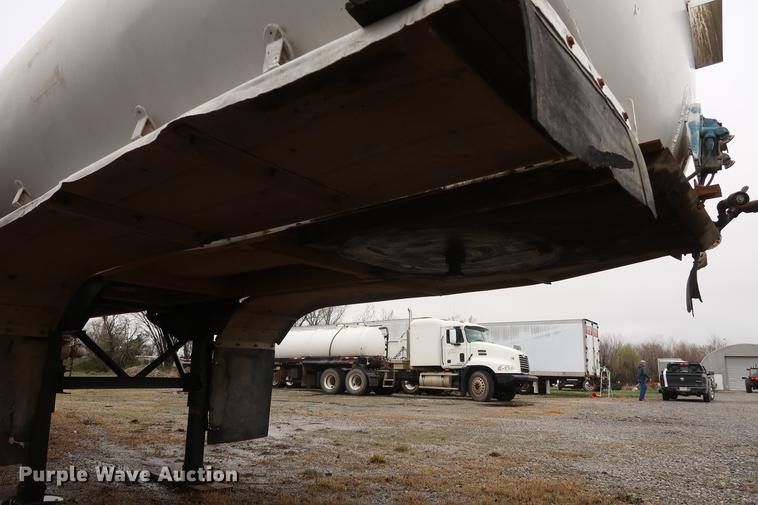 image for item DF3623 1980 Pullman Trailmobile F15S-42CI tank trailer