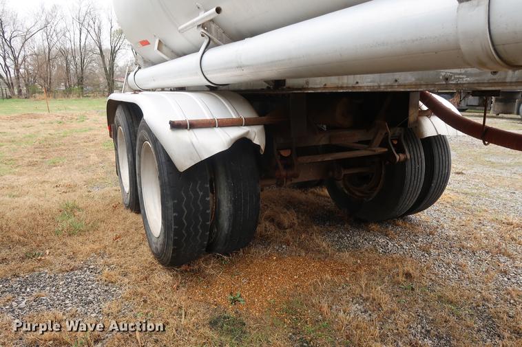 image for item DF3623 1980 Pullman Trailmobile F15S-42CI tank trailer