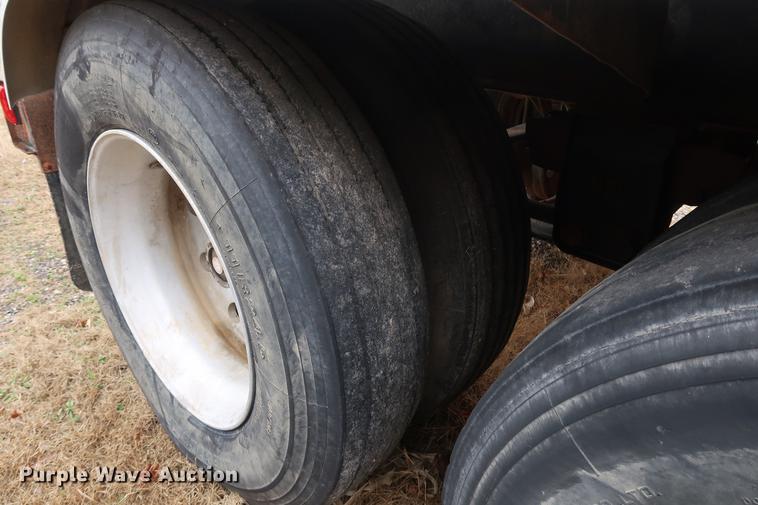 image for item DF3623 1980 Pullman Trailmobile F15S-42CI tank trailer