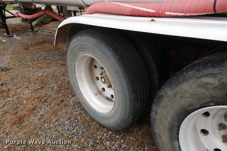 image for item DF3623 1980 Pullman Trailmobile F15S-42CI tank trailer