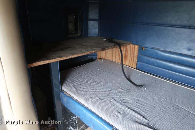 image for item DF3624 2001 Mack CX613 semi truck