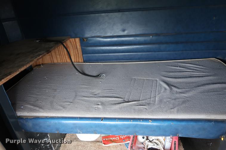 image for item DF3624 2001 Mack CX613 semi truck