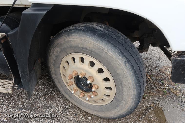 image for item DF3624 2001 Mack CX613 semi truck