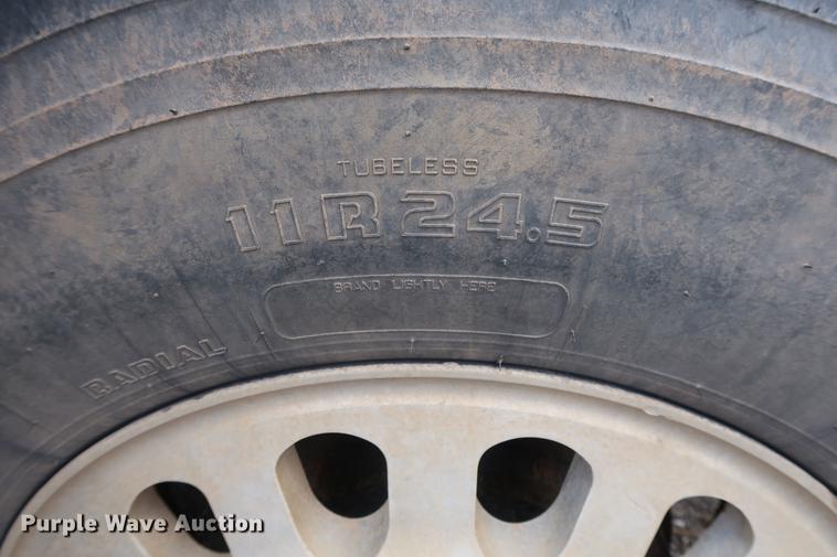 image for item DF3624 2001 Mack CX613 semi truck