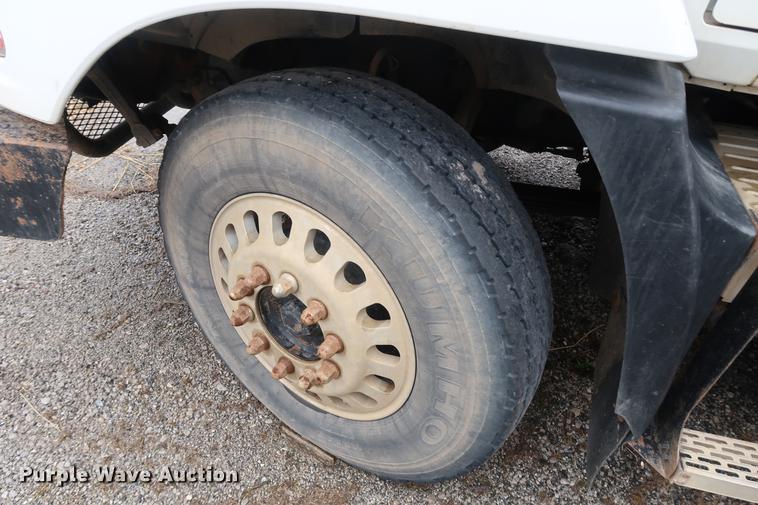 image for item DF3624 2001 Mack CX613 semi truck