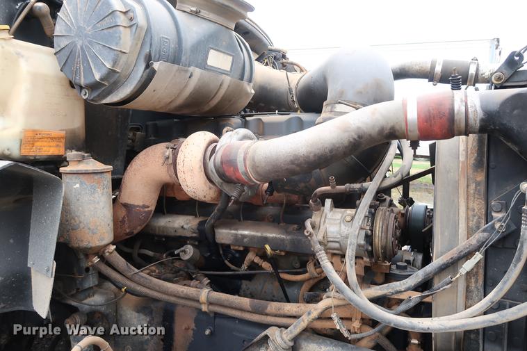 image for item DF3624 2001 Mack CX613 semi truck