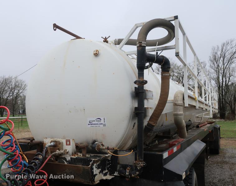 image for item DF3625 1978 Fruehauf vacuum trailer