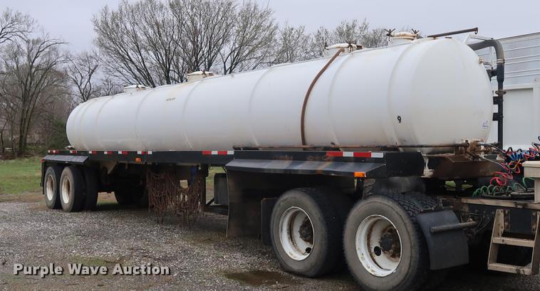 image for item DF3625 1978 Fruehauf vacuum trailer