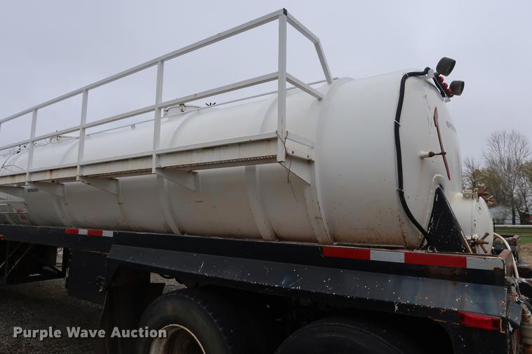 image for item DF3625 1978 Fruehauf vacuum trailer