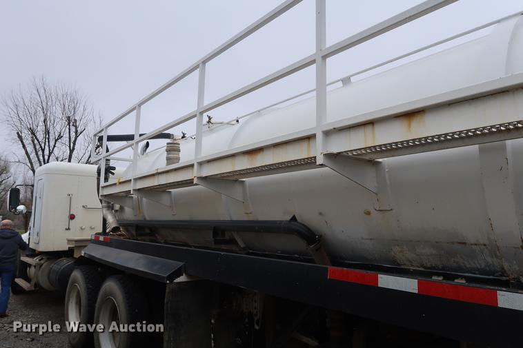 image for item DF3625 1978 Fruehauf vacuum trailer