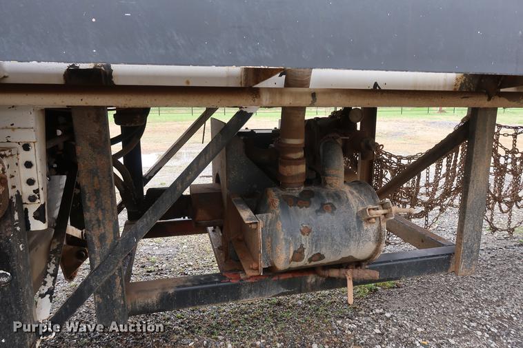 image for item DF3625 1978 Fruehauf vacuum trailer