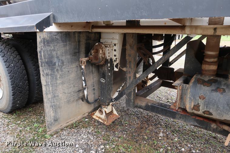 image for item DF3625 1978 Fruehauf vacuum trailer