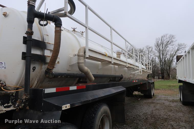 image for item DF3625 1978 Fruehauf vacuum trailer