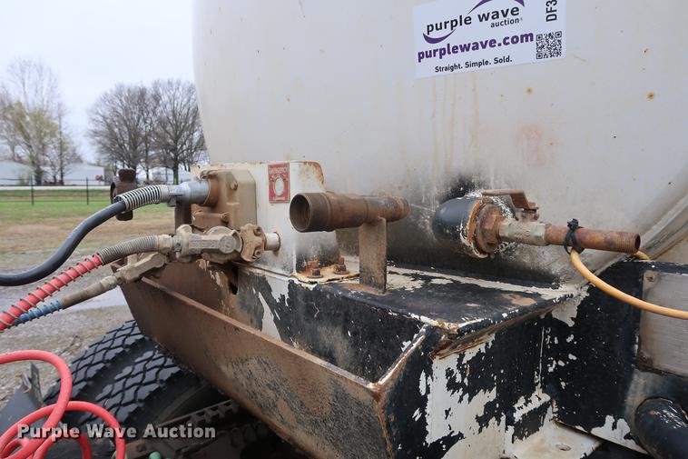 image for item DF3625 1978 Fruehauf vacuum trailer