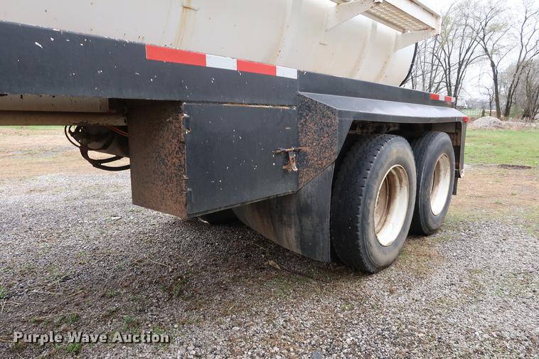 image for item DF3625 1978 Fruehauf vacuum trailer