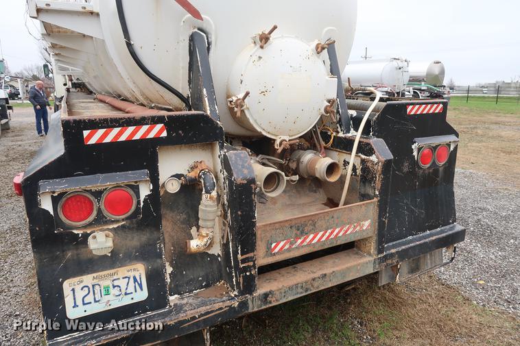 image for item DF3625 1978 Fruehauf vacuum trailer