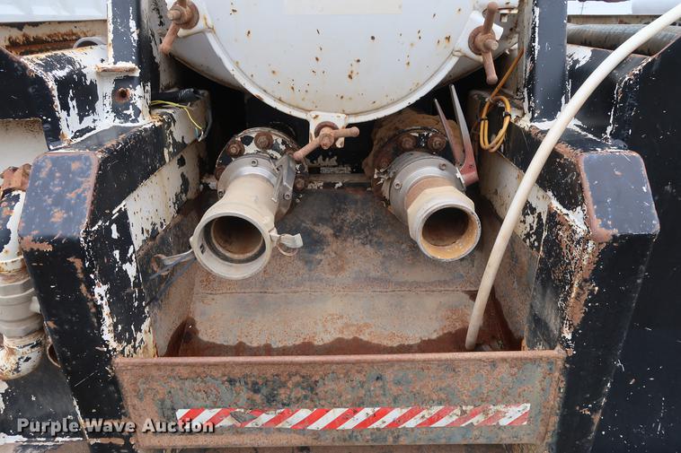 image for item DF3625 1978 Fruehauf vacuum trailer