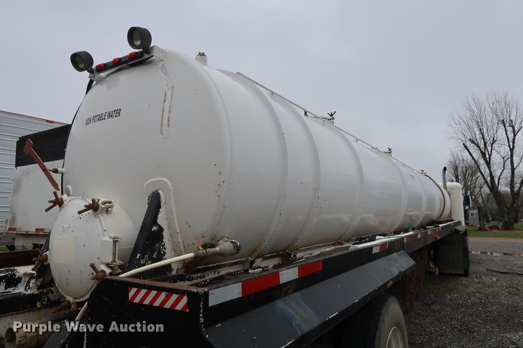 image for item DF3625 1978 Fruehauf vacuum trailer