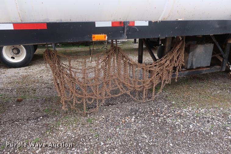 image for item DF3625 1978 Fruehauf vacuum trailer