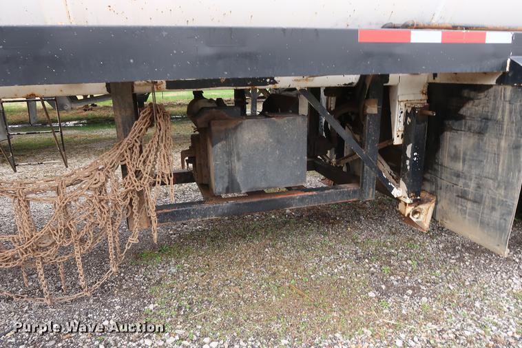 image for item DF3625 1978 Fruehauf vacuum trailer