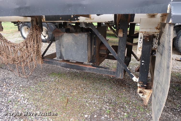 image for item DF3625 1978 Fruehauf vacuum trailer
