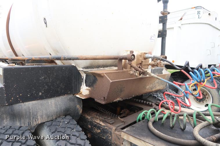 image for item DF3625 1978 Fruehauf vacuum trailer