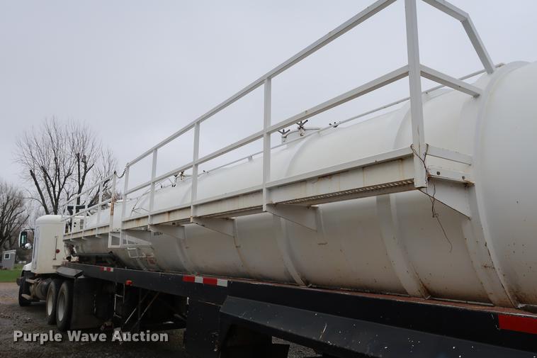 image for item DF3625 1978 Fruehauf vacuum trailer