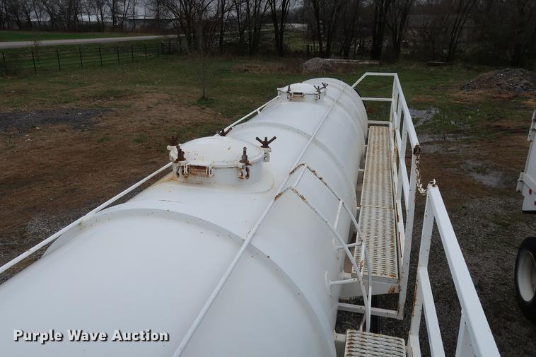 image for item DF3625 1978 Fruehauf vacuum trailer