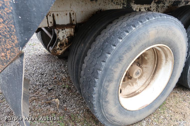 image for item DF3625 1978 Fruehauf vacuum trailer