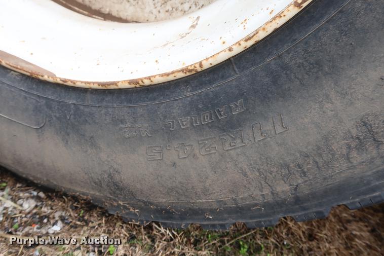 image for item DF3625 1978 Fruehauf vacuum trailer