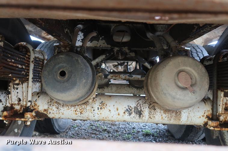 image for item DF3625 1978 Fruehauf vacuum trailer