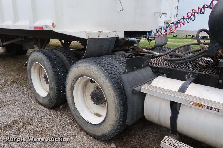 image for item DF3626 1998 Mack CH613 semi truck