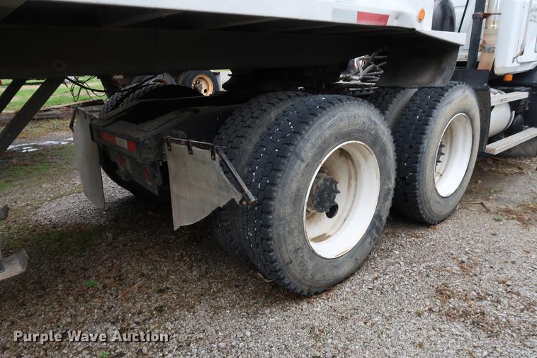 image for item DF3626 1998 Mack CH613 semi truck