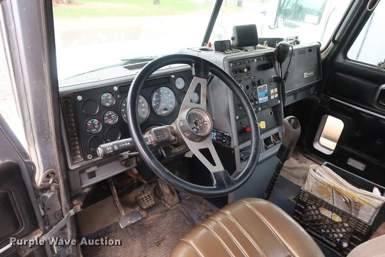 image for item DF3626 1998 Mack CH613 semi truck