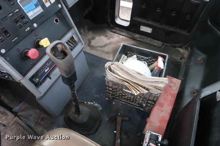 image for item DF3626 1998 Mack CH613 semi truck