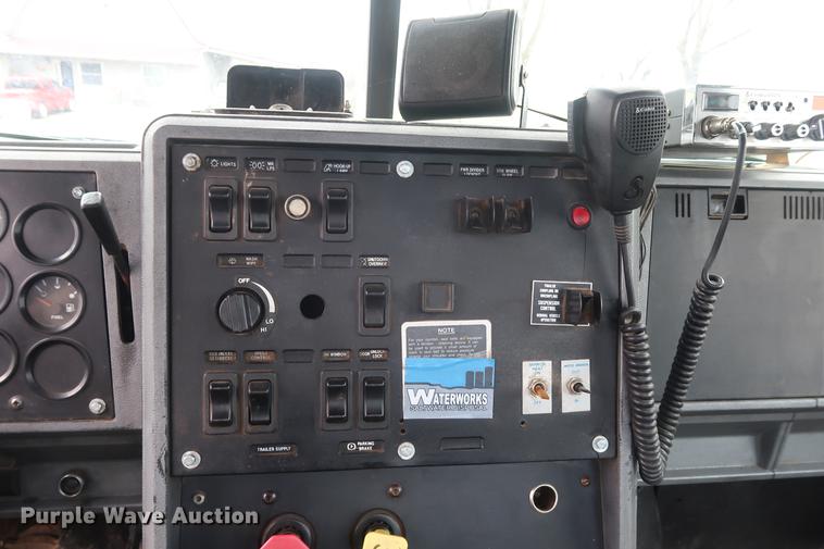 image for item DF3626 1998 Mack CH613 semi truck