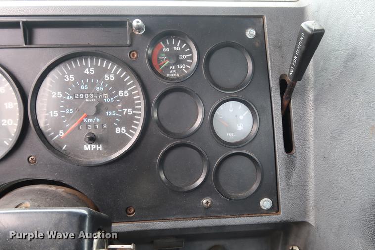 image for item DF3626 1998 Mack CH613 semi truck