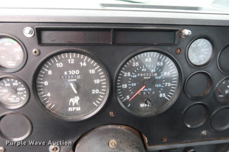 image for item DF3626 1998 Mack CH613 semi truck