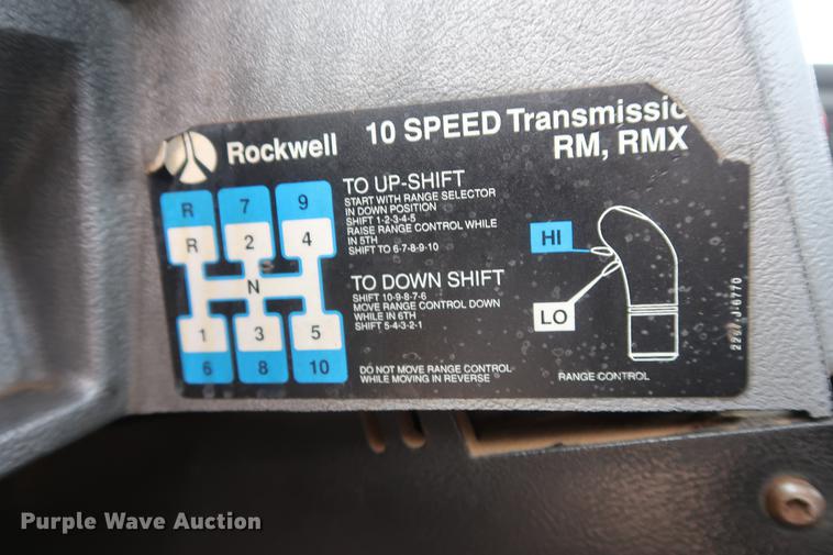 image for item DF3626 1998 Mack CH613 semi truck