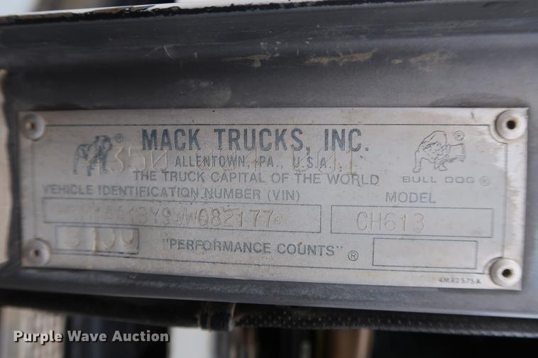 image for item DF3626 1998 Mack CH613 semi truck