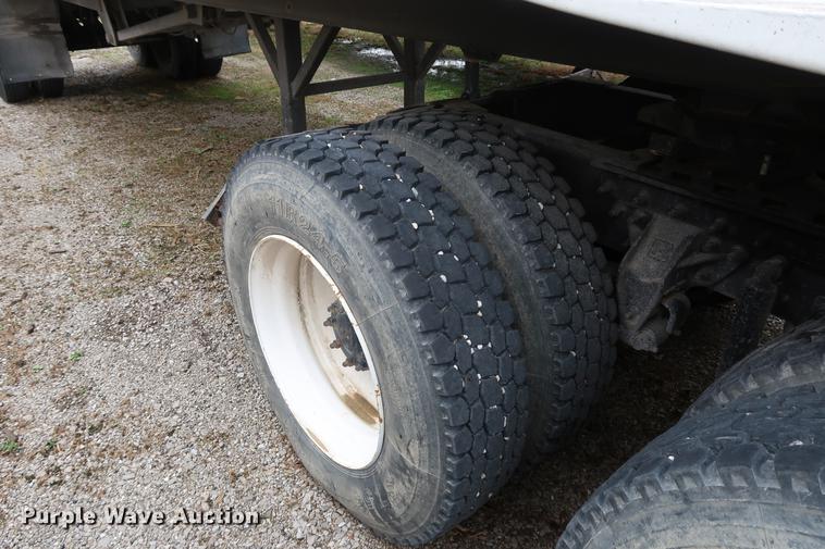 image for item DF3626 1998 Mack CH613 semi truck