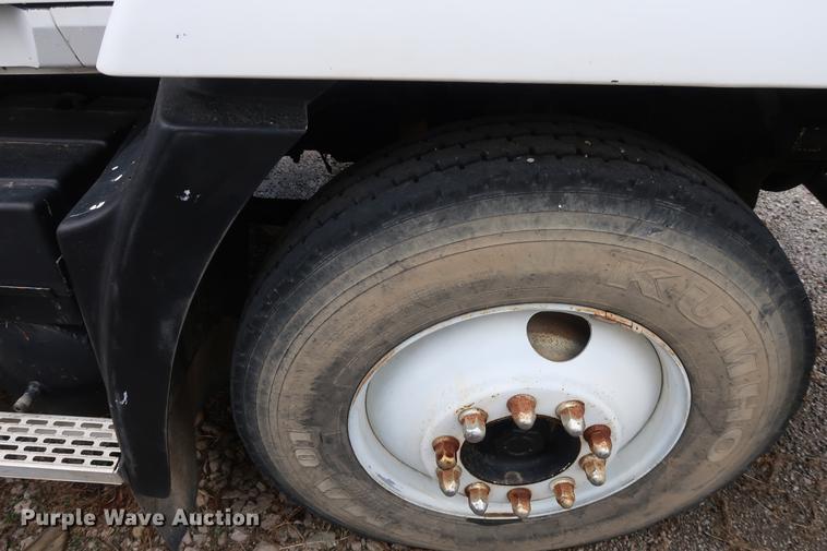 image for item DF3626 1998 Mack CH613 semi truck