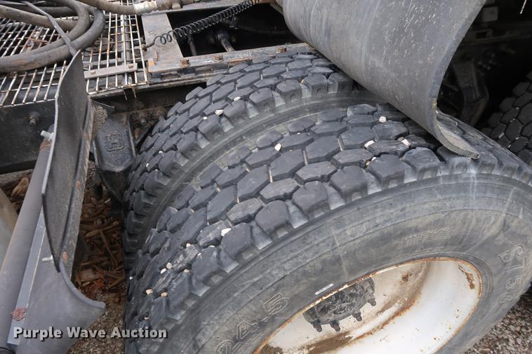 image for item DF3626 1998 Mack CH613 semi truck