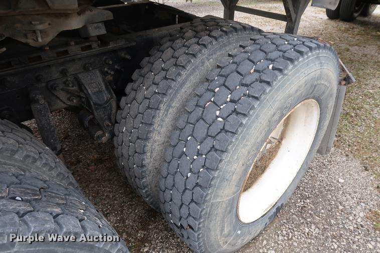 image for item DF3626 1998 Mack CH613 semi truck