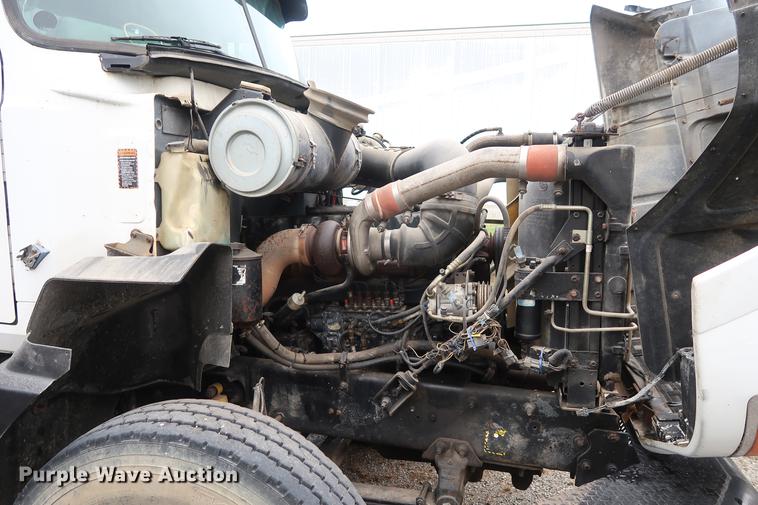 image for item DF3626 1998 Mack CH613 semi truck