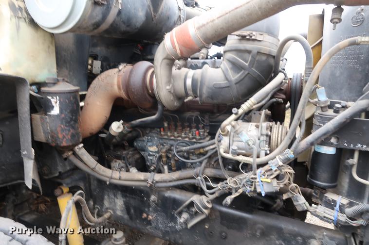 image for item DF3626 1998 Mack CH613 semi truck