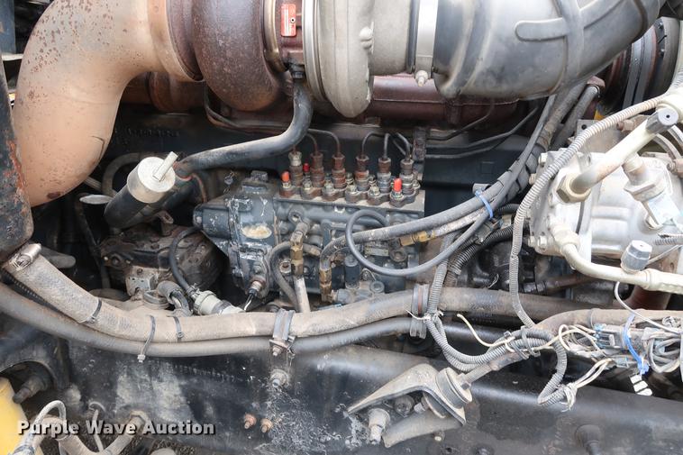 image for item DF3626 1998 Mack CH613 semi truck