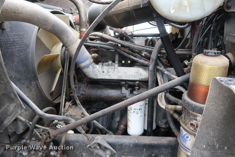 image for item DF3626 1998 Mack CH613 semi truck