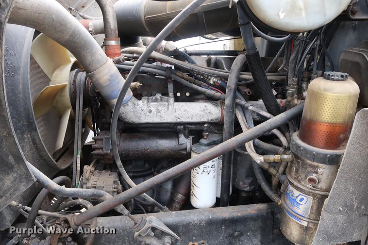 image for item DF3626 1998 Mack CH613 semi truck